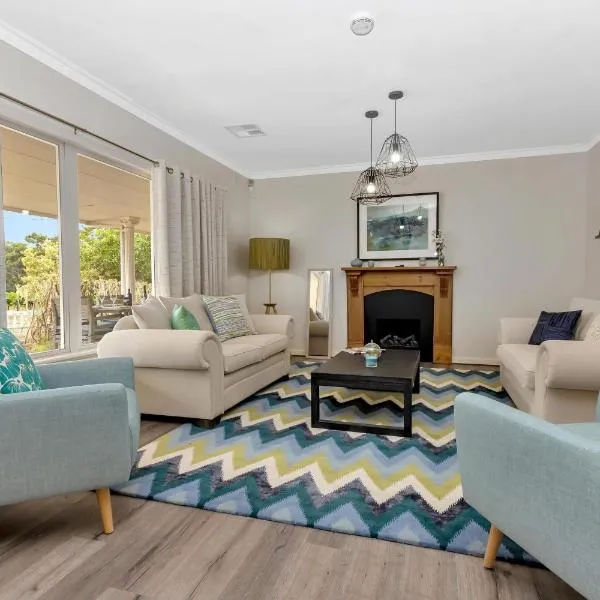 Mid Century 4 Bedroom Getaway in Barossa Vineyard, hotel v destinaci Nuriootpa