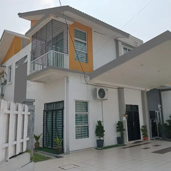Sarrah Homestay At Kasa Height Residence, hotel v destinaci Kampong Alor Gajah