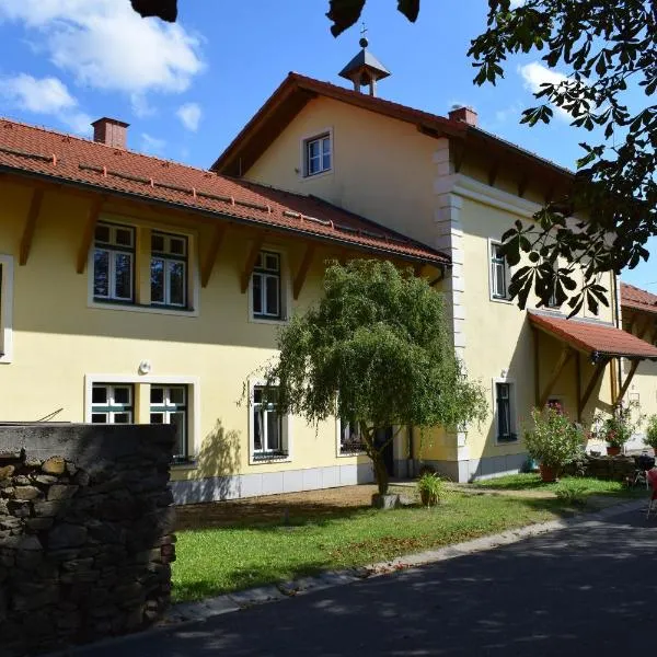 Zámeček nad Běleckým Mlýnem, hotel v destinaci Hluchov