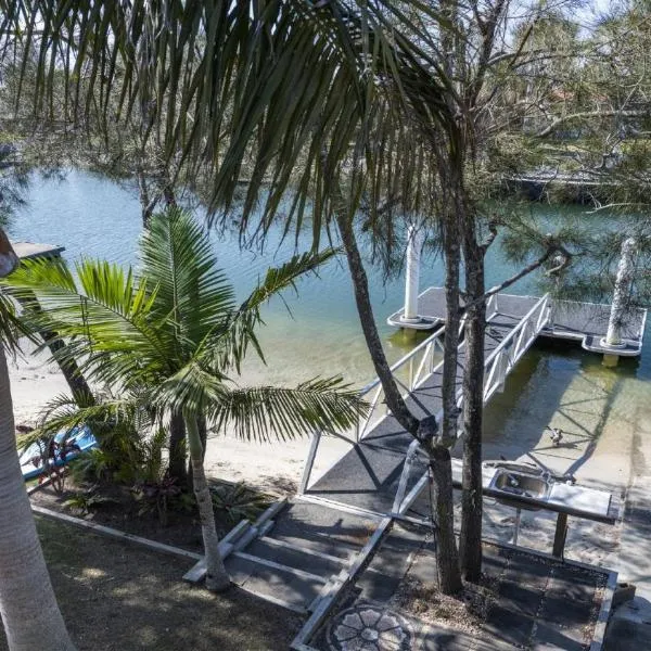 Copacabana House - Absolute Waterfront, Private Jetty, hotel v destinaci Yamba