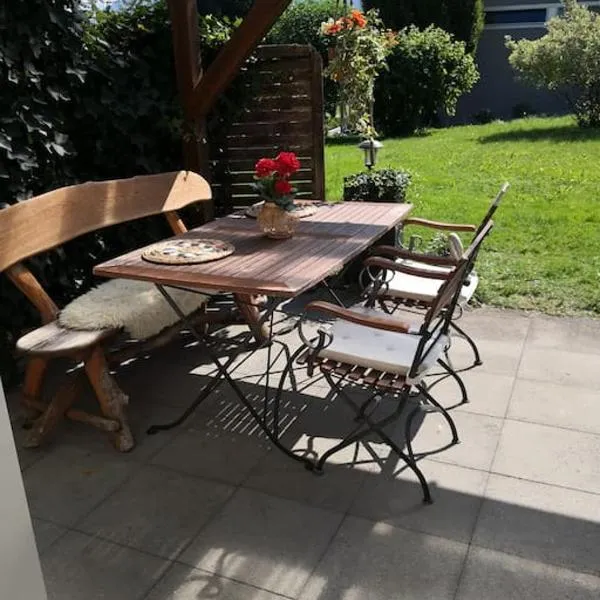 Garten-Wohnung, hotel in Eschen