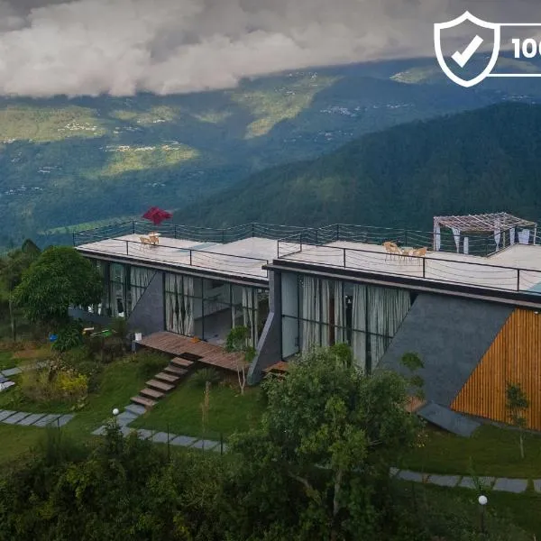 SaffronStays Glasshouse Celeste, Ranikhet - luxurious glass villa with breathtaking views, hotel v destinaci Bhatrojkhan