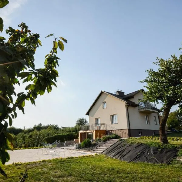 Dom do wynajęcia z tarasem i ogrodem, balia, ognisko, hotel in Sandomierz
