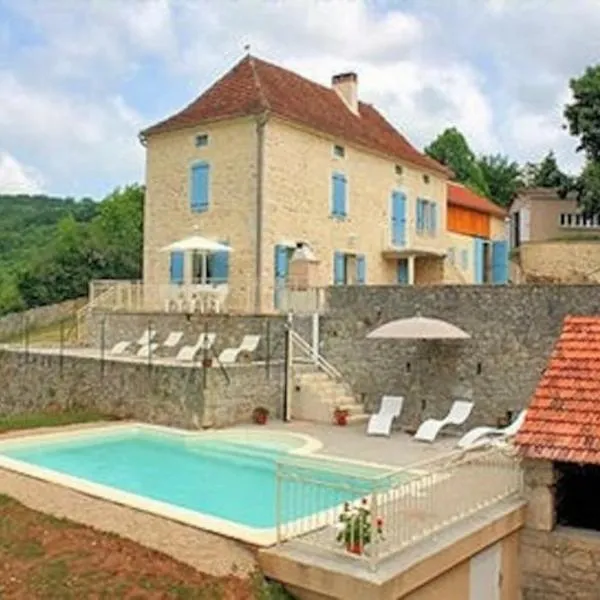 Gite st cirq Lapopie piscine vue imprenable, hotel in Tour-de-Faure