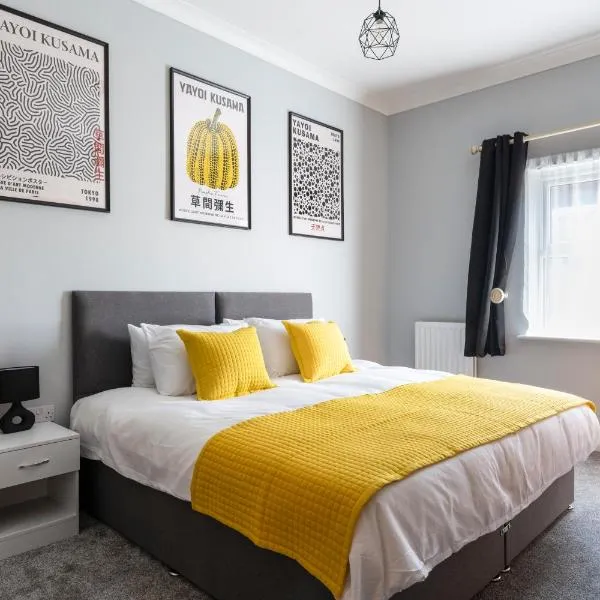 2BR 2BA Apartment - Emperor Beds - Free Parking - Near LGW Airport, hotel in Crawley