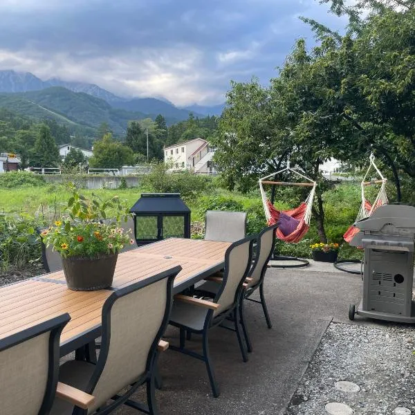 Serenity & Solitude Chalets, walk to the lifts Happoone Ski Resort, viešbutis mieste Hakuba