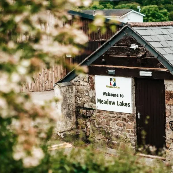 Meadow Lakes Holiday Park, hotel v destinaci Grampound