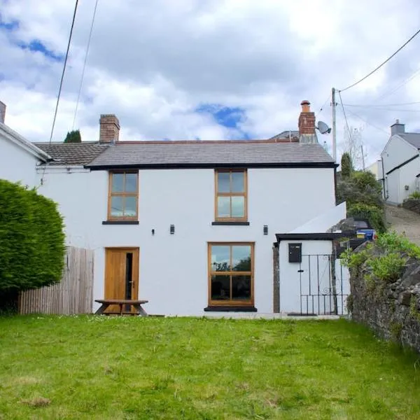 Cwmwl Gwyn Cottage in the heart of the old town, hotel en Llantrisant