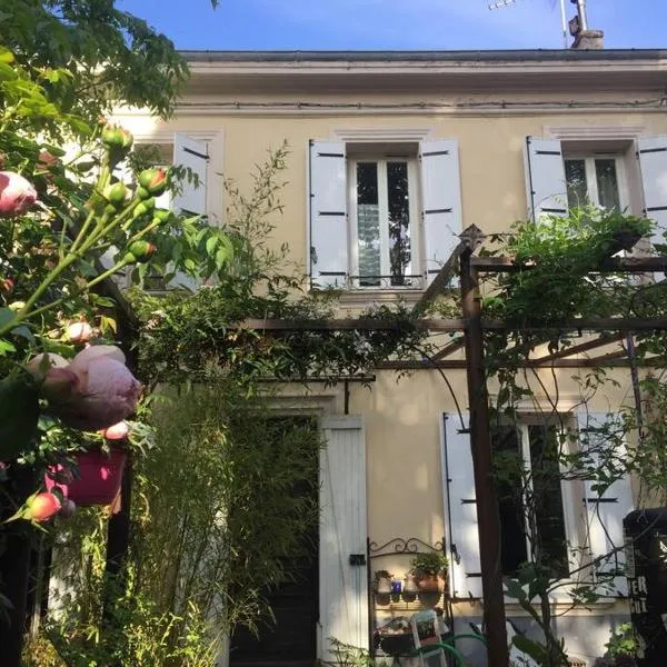 Grande maison de ville atypique - 4 nuits mini, hotel in La Seyne-sur-Mer