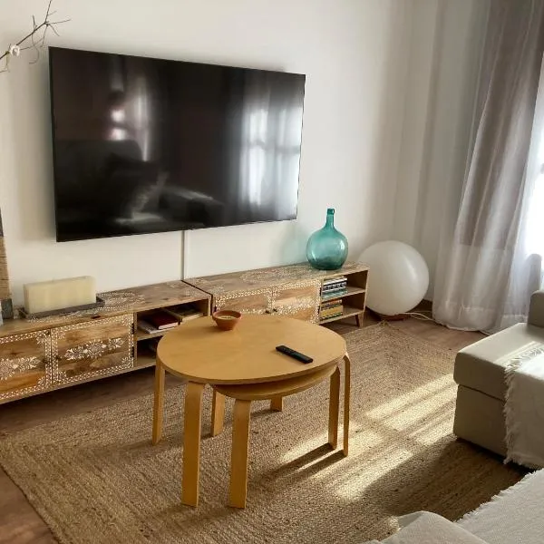 Apartamento céntrico, climatizado y totalmente equipado de 3 habitaciones para 6-7 personas, hotel Santa Coloma de Farnersben