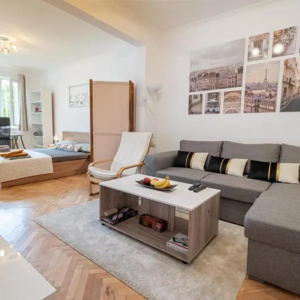 Vivid Condo by NDK and Vitosha Blvd with Free Secured Parking and AC, hotel v Sofii