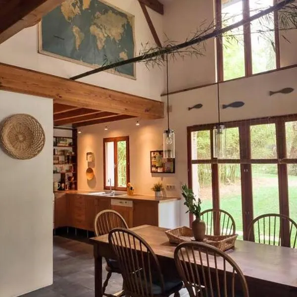 The Lake Cottage in Gascony France, hotel in Créon-dʼArmagnac