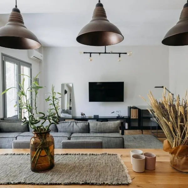 Rio's cozy apartment in Center of Glyfada, hotel in Athens