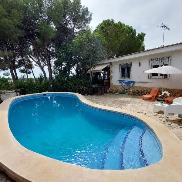 Chalet rústico con piscina y barbacoa, Valencia, hotel in Cheste