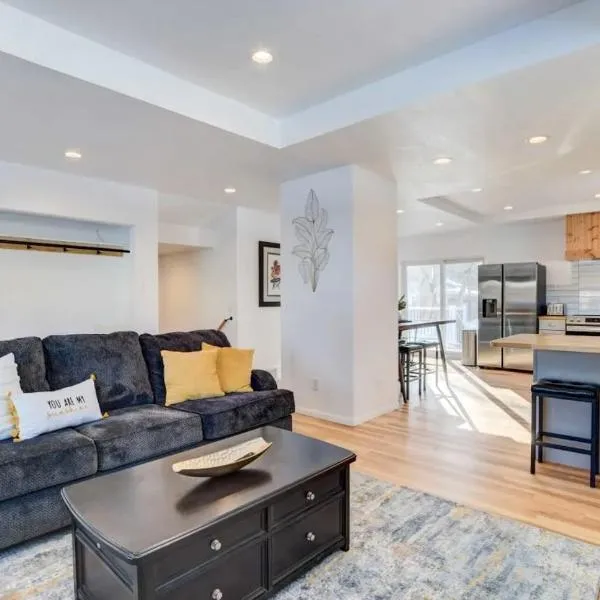 Moorhead Home Rental Near Downtown Fargo, hotel v destinaci Moorhead