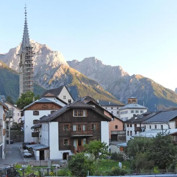 Stilvolle 2,5 Zimmer, Ferienwohnung in Sent, hótel í Scuol