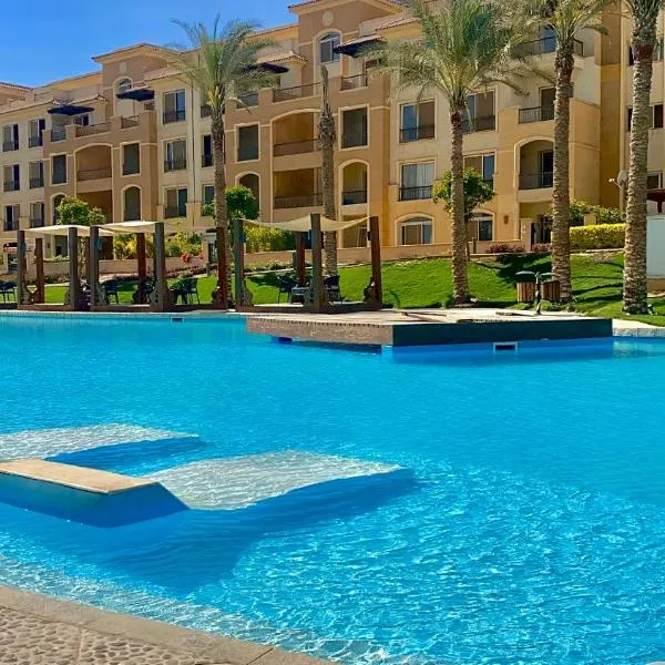 Ultra Luxury 3BR with Pools ,Sports ,Dining in Gated compound, Close to all sites, hotel no Cairo