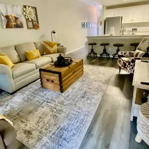 Cozy Corner - Family Beach Vacation Condo, hotel en Wilmington