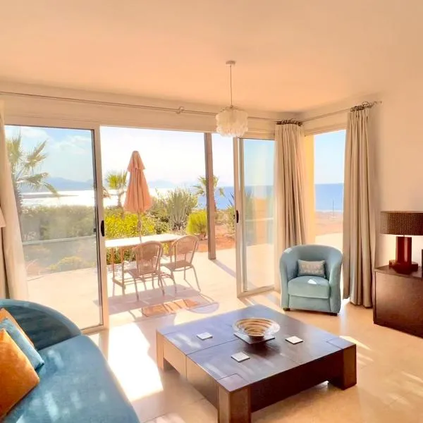 True front line apartment in Tatlisu North Cyprus, hotel v destinaci Küçükerenköy