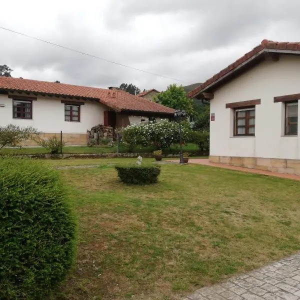 Acogedor chalet de TRES HABITACIONES en el Valle de Cabuérniga, ideal familias grupos y mascotas Somos PET FRIENDLY, ESTANCIA MINIMA DOS NOCHES, hotel v destinácii Lamiña