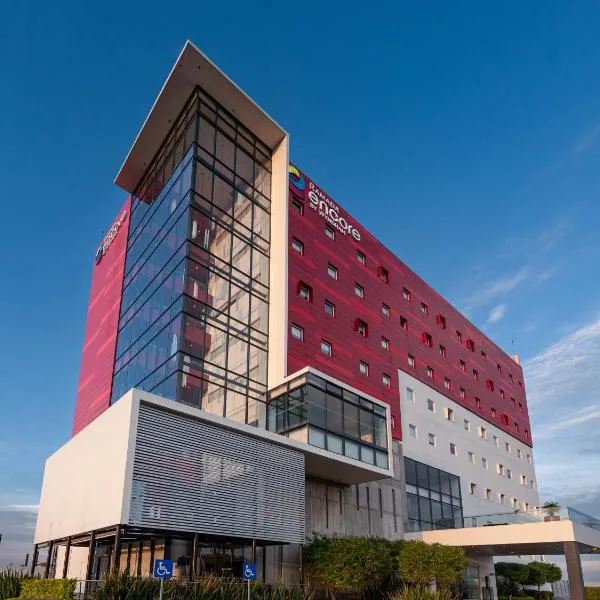 Ramada Encore by Wyndham Queretaro, hotel in Jurica