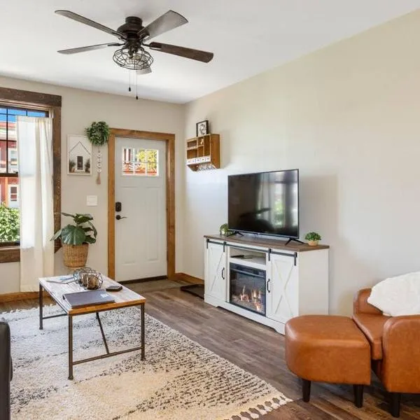 Stylish Uptown Butte Condo -634, hotel in Butte