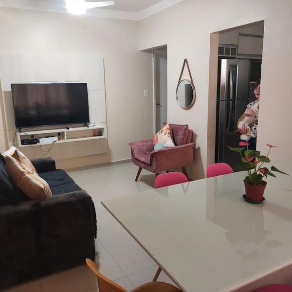 Apartamento encantador- 40 metros da praia e duas quadras do shopping
