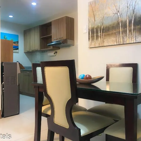 2 Bedroom Condo @ Midpoint Residences w/ City View, hotel i Mandaue