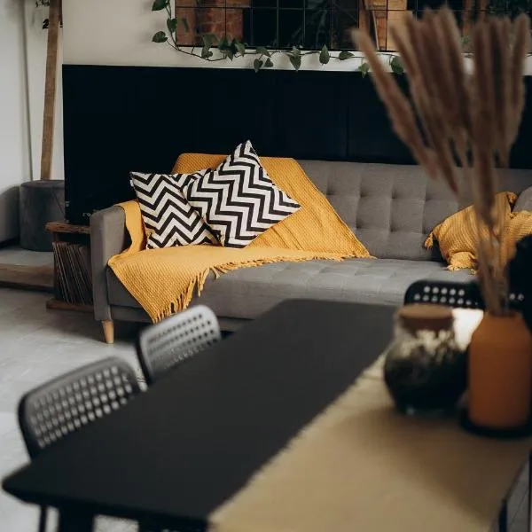 Greenspot - Loft with 2 bedrooms and free parking, hotel in Liepāja