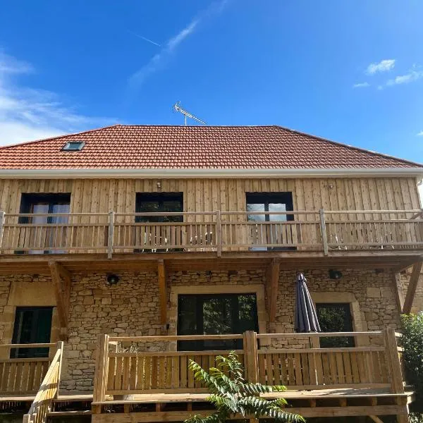 Gîte Lomegaja proche Lascaux et Sarlat, Hotel in La Chapelle-Aubareil