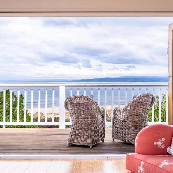 Hamptons Hideaway - Freycinet Holiday Houses, hotel in Coles Bay