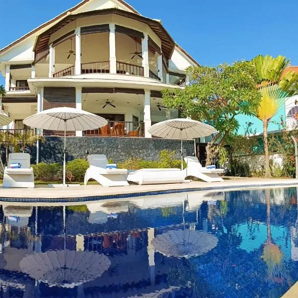 Villa Lilly Sea View Pool Villa, hotell i Tegallengah