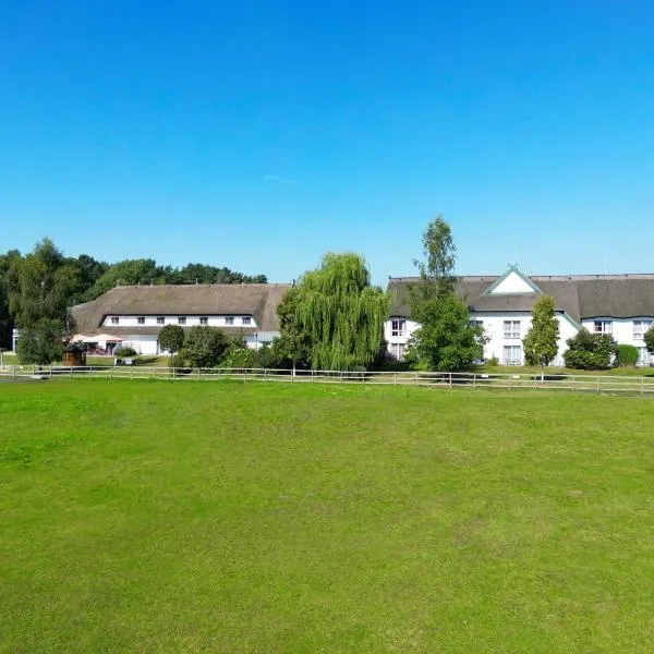 Friesenhof Hotel-Restaurant-Reitanlage, hotel v destinaci Trassenheide