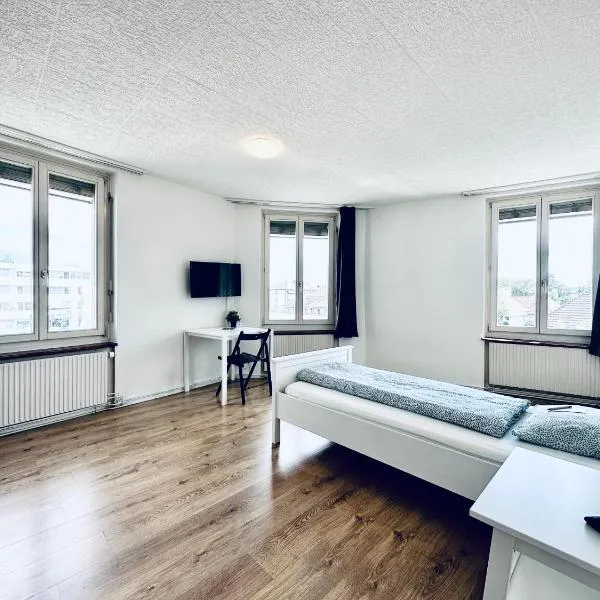 Monteurzimmer - Worker's accommodation - ZIMMERzuVERMIETEN in Lengnau BE, хотел в Lengnau