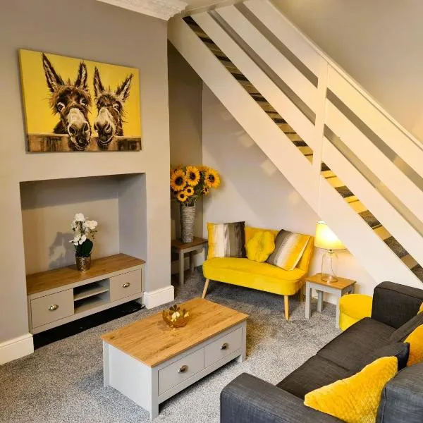 Tower Views 2 Bedroom House with Private Parking, khách sạn ở Blackpool