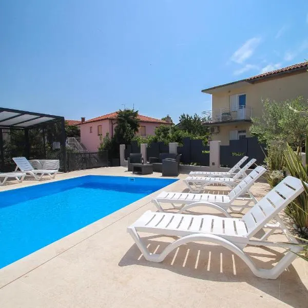 Apartments Villa Rivarella, viešbutis mieste Novigrad Istria