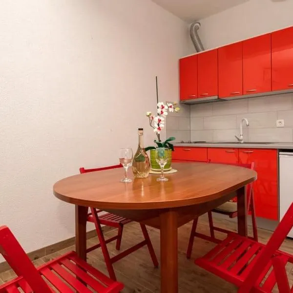 Apartmani Valentina Drvenik, khách sạn ở Drvenik