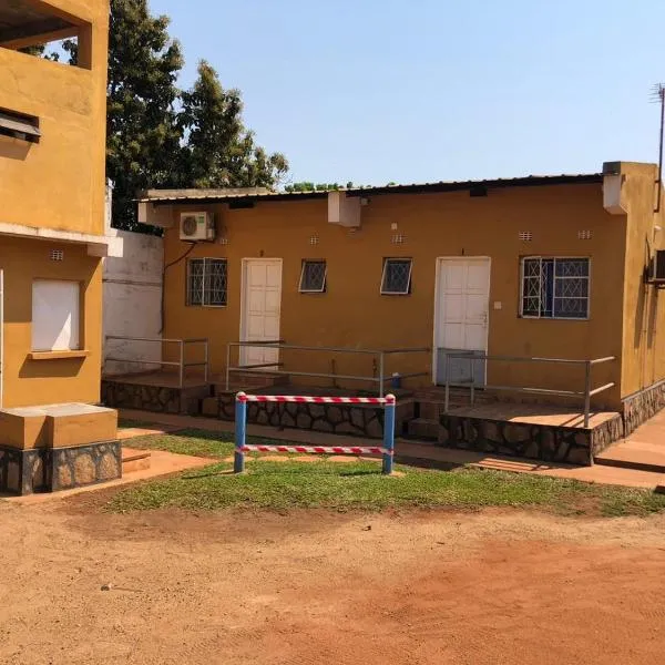 Residencial Meu Tio, hotel v Chimoiu