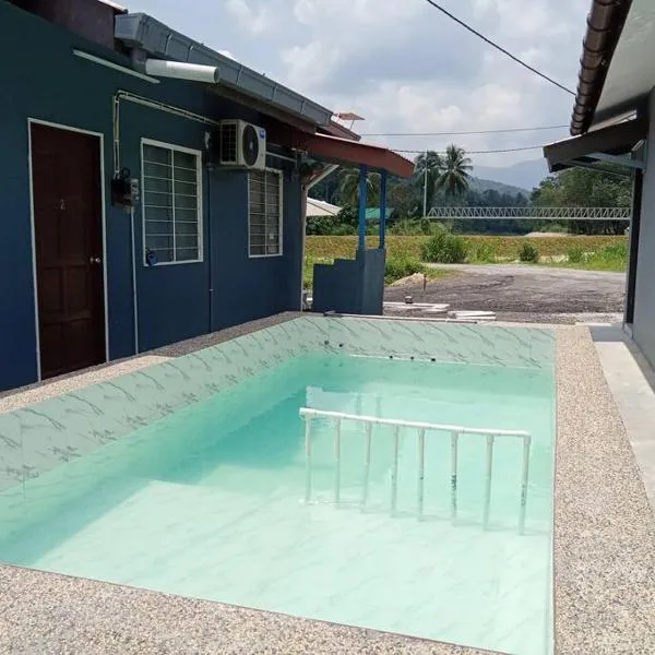 Homestay Hulu Langat Riverview with POOL BBQ beside RIVER Netflix Village Vibes WiFi Free, hotell sihtkohas Hulu Langat