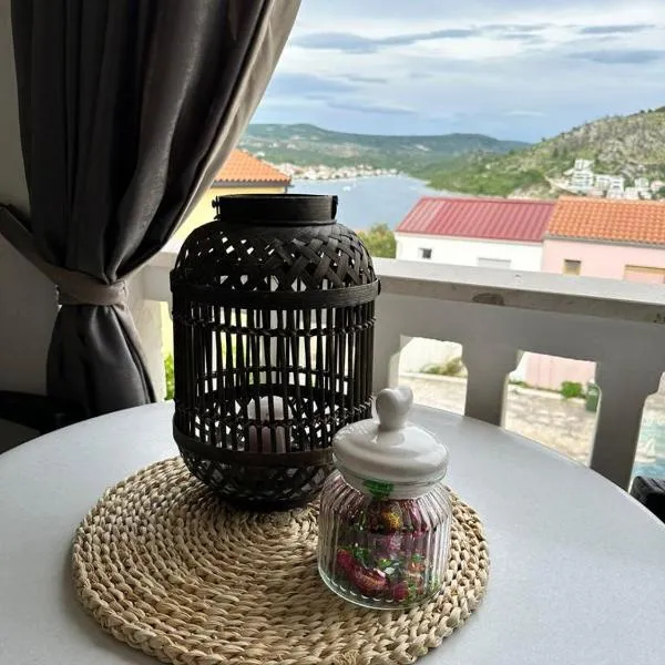 Apartment Denisse, hotel in Rogoznica