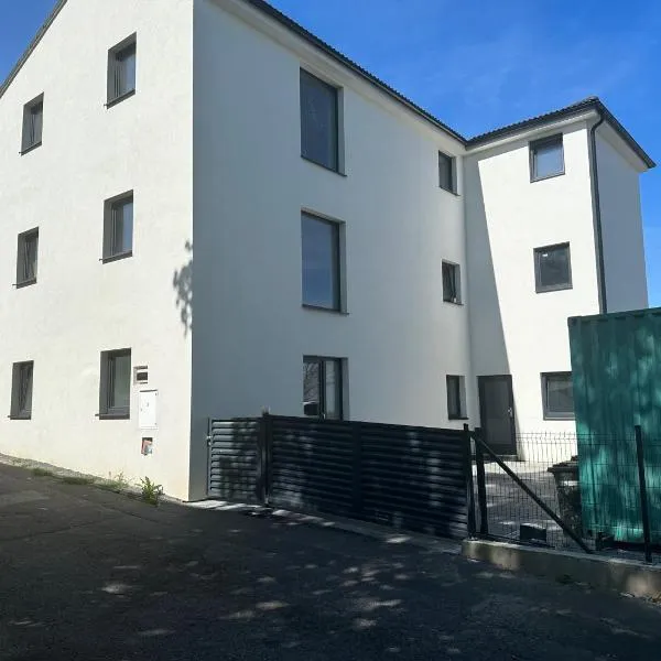Byt apartman 73m2 Klid příroda Parking FREE, hotel v Praze
