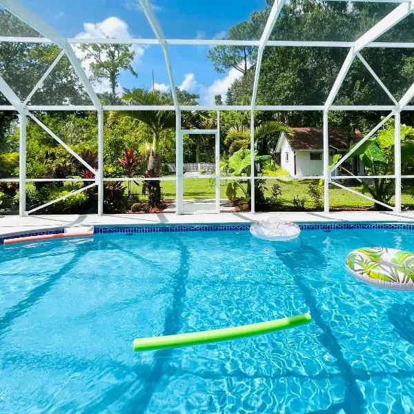 Luxury Jupiter Farm Getaway Pool, BBQ, Game Shed, hotel in Jupiter