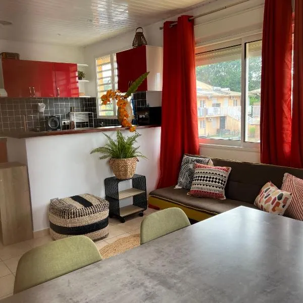 F2 rénové, climatisé et lumineux, hotel v destinaci Cayenne