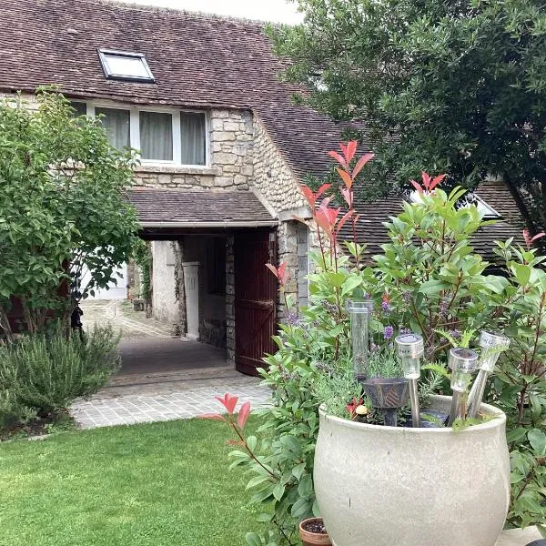 Maison de charme ,Indépendante, hotel in Montigny-sur-Loing
