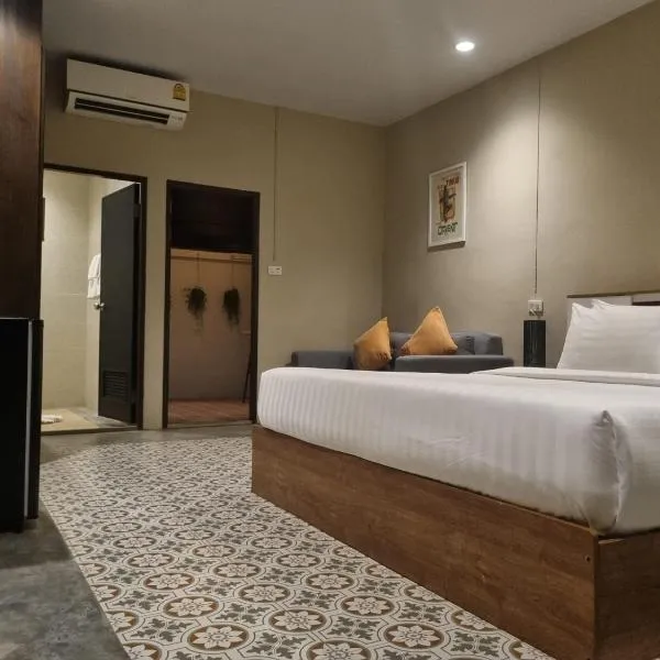 New Breakers Hotel Rawai, hotel di Ko Racha Yai