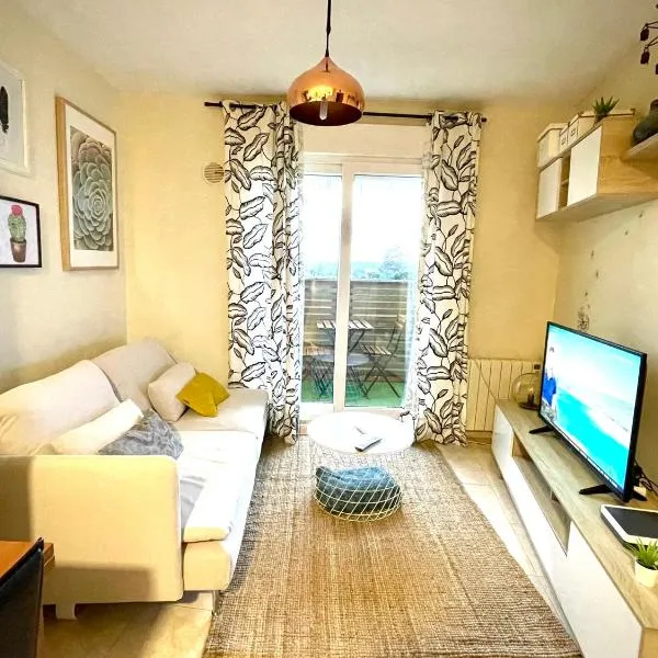 Apartamento a 50 m de Playa-Jardín. Boiro, hotel em Boiro