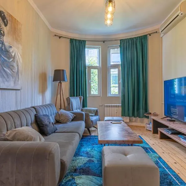 5 Seconds Away from the Main Street, FREE Secured Parking, khách sạn ở Sofia