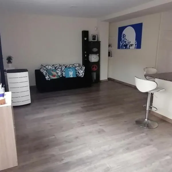 Planta baja de casa con patio, hotel a Vigo