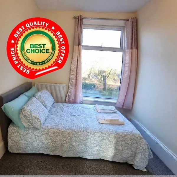 2 Bedroom Cosy Family Flat Self Check-in Free Parking & Wi-Fi, hotel a Rochdale