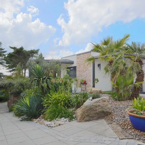 Gîte Les Galets Blancs – hotel w mieście Trébeurden
